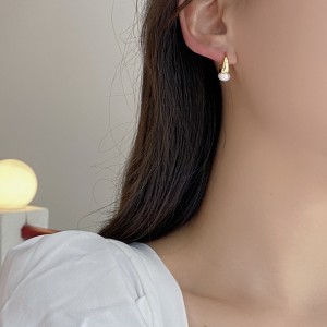 925 Sterling Silver Fresh Water Pearl Hoop Earring 40500058