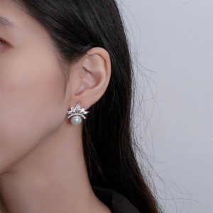 S925 Crown Zirconia Fresh Water Pearl Stud Earring 40500062