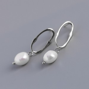 925 Sterling Silver Irregular Fresh Water Pearl Stud Earring 40500063