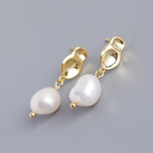925 Sterling Silver Irregular Fresh Water Pearl Stud Earring 40500064