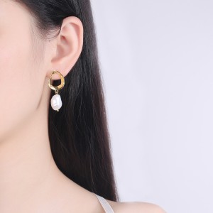 925 Sterling Silver Irregular Fresh Water Pearl Stud Earring 40500065
