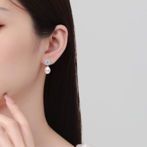 925 Sterling Silver Moissanite Fresh Water Pearl Stud Earring 40500066