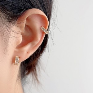 1pcs 925 Sterling Silver Gold Plated Baguette CZ Ear Cuff 50300011
