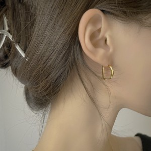 Fashion Letter D Hoop Earring 60200118