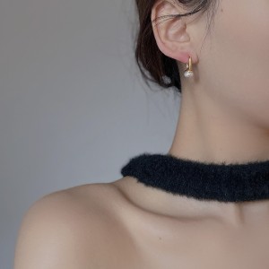 Elegant Pearl Hoop Earring 60200123 Elegant Pearl Hoop Earring 60200123