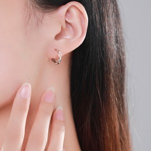 Hollow Chain Hoop Earring 60200136 Hollow Chain Hoop Earring 60200136