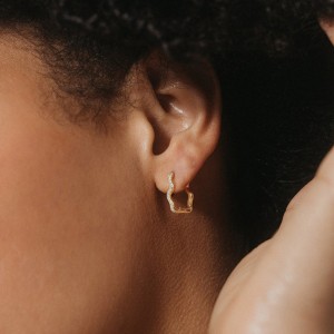 925 Sterling Silver Zirconia Wave Hoop Earring 60200201