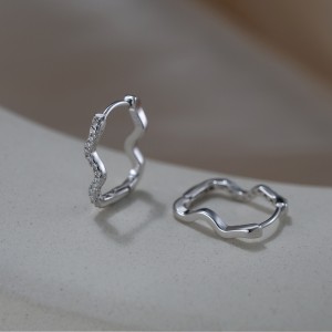 925 Sterling Silver Zirconia Wave Hoop Earring 60200201