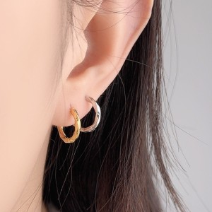 925 Sterling Silver Mobius Strip Hoop Earring 60200233