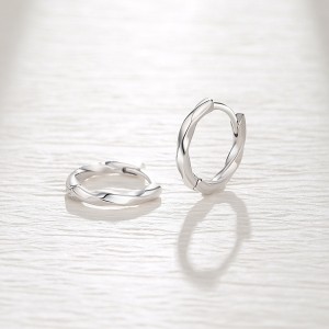 925 Sterling Silver Mobius Strip Hoop Earring 60200233