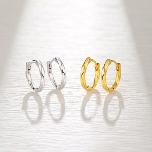 925 Sterling Silver Mobius Strip Hoop Earring 60200233