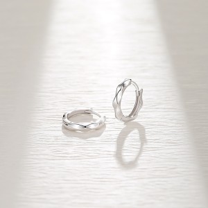 925 Sterling Silver Geometric Pattern Hoop Earring 60200235