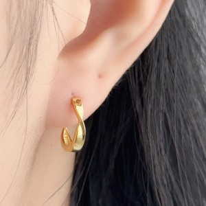925 Sterling Silver Mobius Strip Hoop Earring 60200247