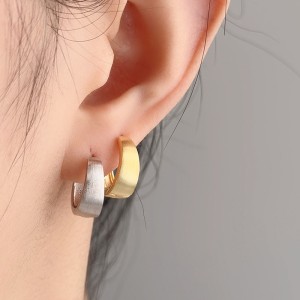 925 Sterling Silver Brushed Pattern Hoop Earring 60200248