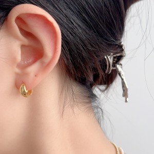 925 Sterling Silver C-shaped Hoop Earring 60200251