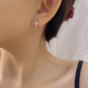 925 Sterling Silver Möbius Twist Hoop Earring 60200276 925 Sterling Silver Möbius Twist Hoop Earring 60200276