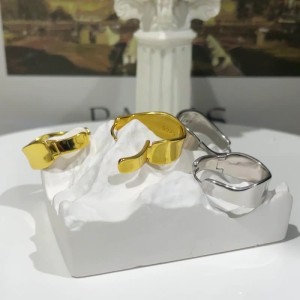 925 Sterling Silver Asymmetrical Geometric Circle Hoop Earring 60200288 925 Sterling Silver Asymmetrical Geometric Circle Hoop Earring 60200288