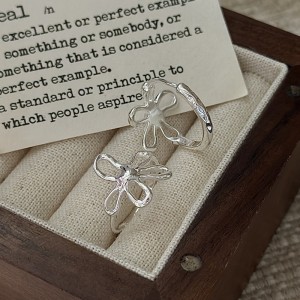 925 Sterling Silver Small Irregular Flower Huggie Hoop Earring 60200309