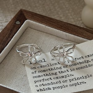 925 Sterling Silver Small Irregular Flower Huggie Hoop Earring 60200309