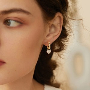 S925 Sweet Zirconia Heart Hoop Charm Earring 60300164