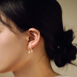 925 Sterling Silver 4*6mm Oval Zircon Hoop Earring 60300197