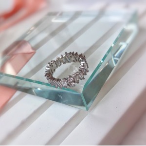 Luxury Irregular Line Zirconia Band Party Rings 70100174