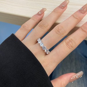 925 Sterling Silver Luxury 4mm Zirconia Band Ring 70100229 925 Sterling Silver Luxury 4mm Zirconia Band Ring 70100229