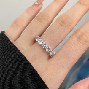 925 Sterling Silver Luxury 4mm Zirconia Band Ring 70100229 925 Sterling Silver Luxury 4mm Zirconia Band Ring 70100229