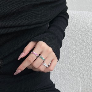 925 Sterling Silver Luxury Twisted Zirconia Band Ring 70100233 925 Sterling Silver Luxury Twisted Zirconia Band Ring 70100233