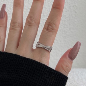 925 Sterling Silver Luxury Twisted Zirconia Band Ring 70100233 925 Sterling Silver Luxury Twisted Zirconia Band Ring 70100233