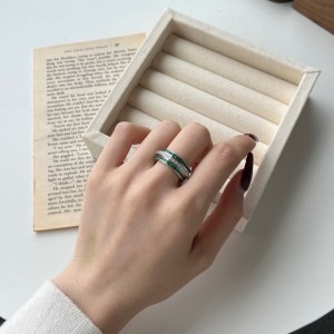 925 Sterling Silver Gear Zirconia Band Ring 70100256 925 Sterling Silver Gear Zirconia Band Ring 70100256