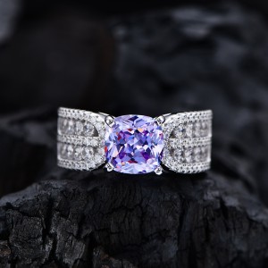 925 Sterling Silver Elegant Emerald Zirconia Band Ring 70100272