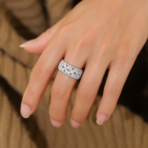 925 Sterling Silver Full Pavé Clover Band Ring 70100340