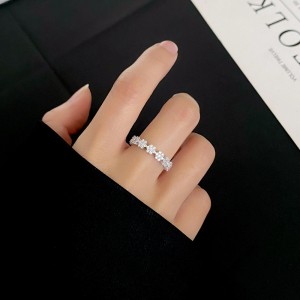 925 Sterling Silver Daisy CZ Floral Stacking Ring Band Ring 70100347