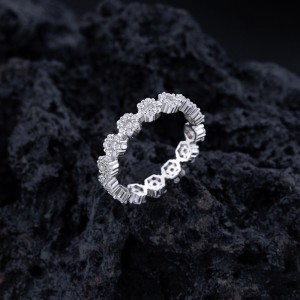 925 Sterling Silver Daisy CZ Floral Stacking Ring Band Ring 70100347