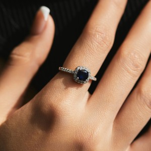 925 Sterling Silver Vintage-Inspired Sapphire Blue CZ Ring 70100358