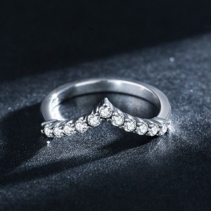 925 Sterling Silver V-Shaped CZ Minimalist Ring 70100427