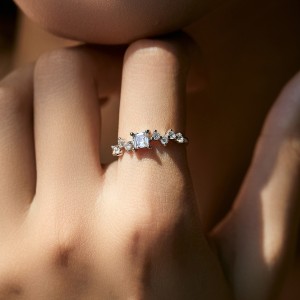 925 Sterling Silver Emerald-Cut Zircon Ring 70100439 925 Sterling Silver Emerald-Cut Zircon Ring 70100439