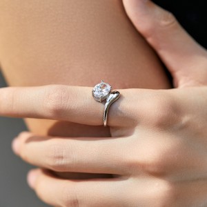 925 Sterling Silver Solitaire Snake-Inspired Zircon Ring 70100441