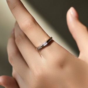 925 Sterling Silver Minimalist Solitaire Zircon Ring 70100443