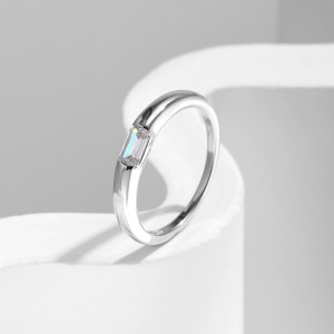 925 Sterling Silver Minimalist Solitaire Zircon Ring 70100443