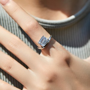 925 Sterling Silver Emerald-Cut Solitaire Zircon Ring 70100448