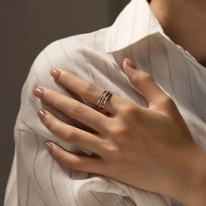 925 Sterling Silver Dual-Tone Twisted Line Ring 70100461 925 Sterling Silver Dual-Tone Twisted Line Ring 70100461