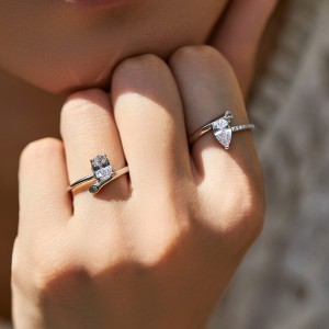 925 Sterling Silver Irregular Oval Zircon Ring 70100466 925 Sterling Silver Irregular Oval Zircon Ring 70100466