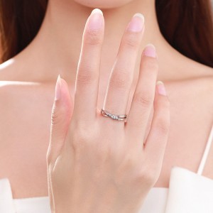 925 Sterling Silver Minimalist Twisted Crossover CZ Ring 70100548