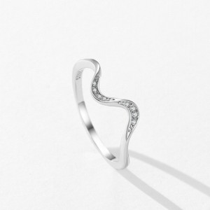 925 Sterling Silver Wave CZ Minimalist Band Ring 70100557