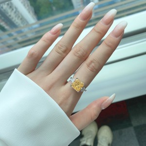 8A Ice Flower Cut Square Zirconia Ring 70200075 8A Ice Flower Cut Square Zirconia Ring 70200075