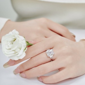 Crushed Ice Lab Sapphire Zirconia Solitaire Ring 70200098