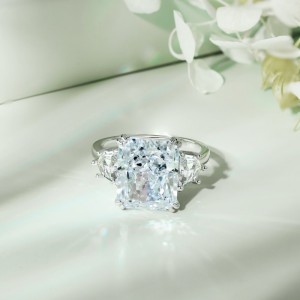 Crushed Ice Lab Sapphire Zirconia Solitaire Ring 70200098