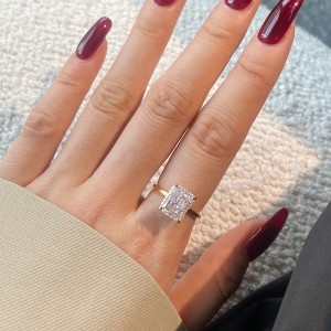 Stylish 8A Radiant Cut Zirconia Solitaire Ring 70200109